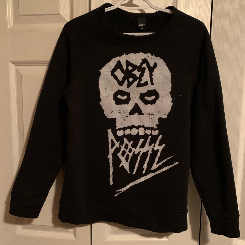 M - Obey sweater